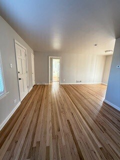 Building Photo - Beautifully renovated single story 2b/1b