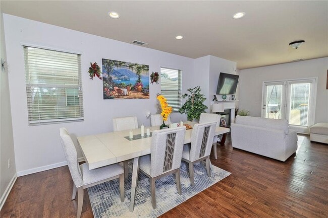 Building Photo - 2084 Sawgrass Dr