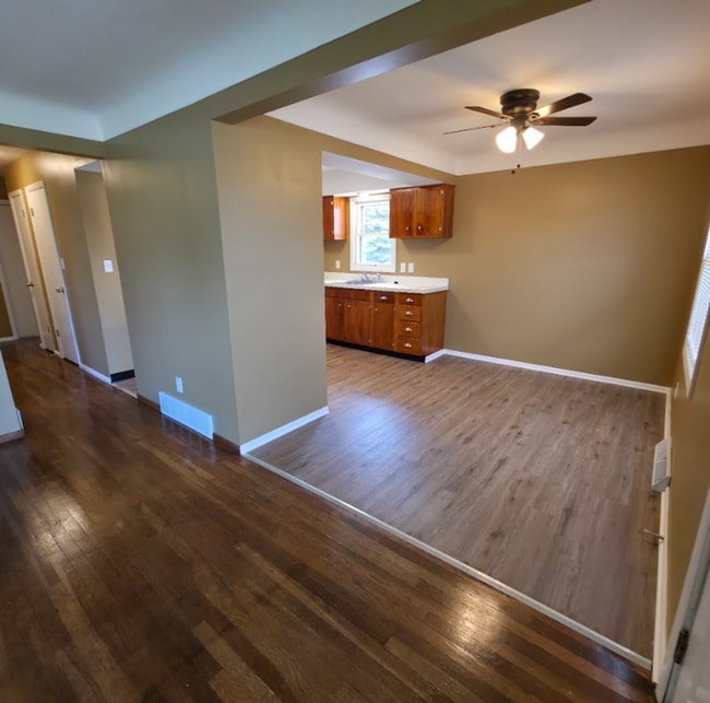 Building Photo - Single Family Home 3 beds 1 bath Available...