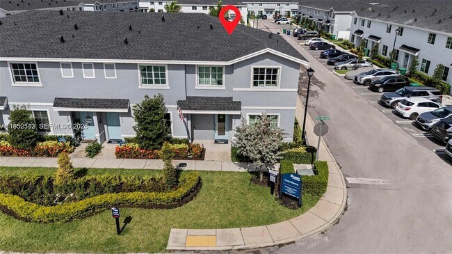 Building Photo - 436 10th Ct