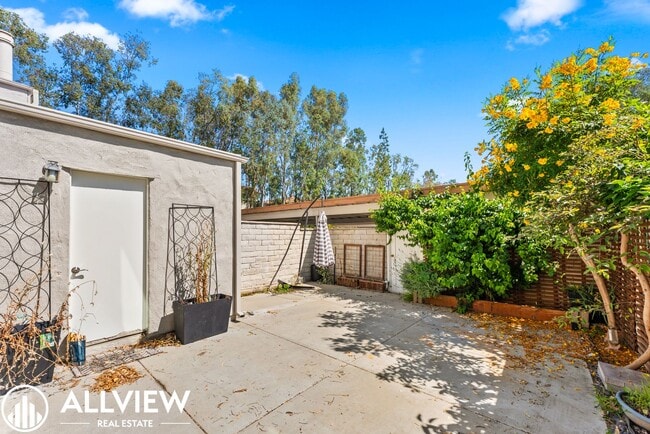 Building Photo - Spacious 3 Bed/2.5 Bath, 2-Story Home with Private Patio Available Now!