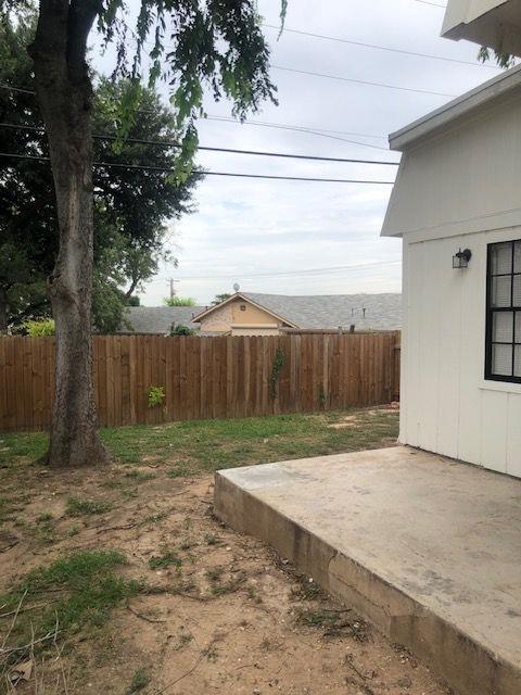 Building Photo - 1304 Fairbanks Dr