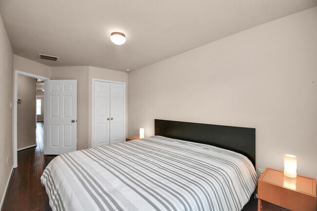 Building Photo - 2202 Waterford Park St