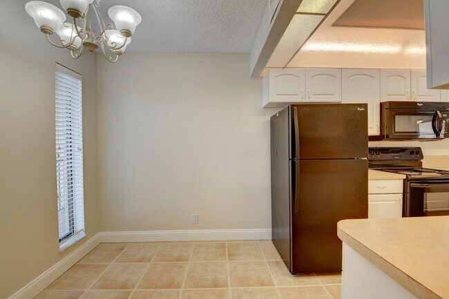 Building Photo - 16 Royal Palm Way