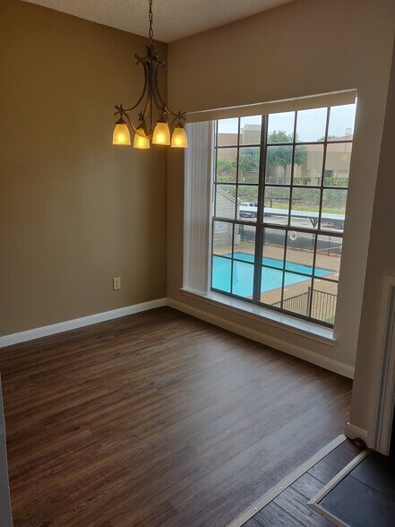 Dinning - 9747 Whitehurst Dr