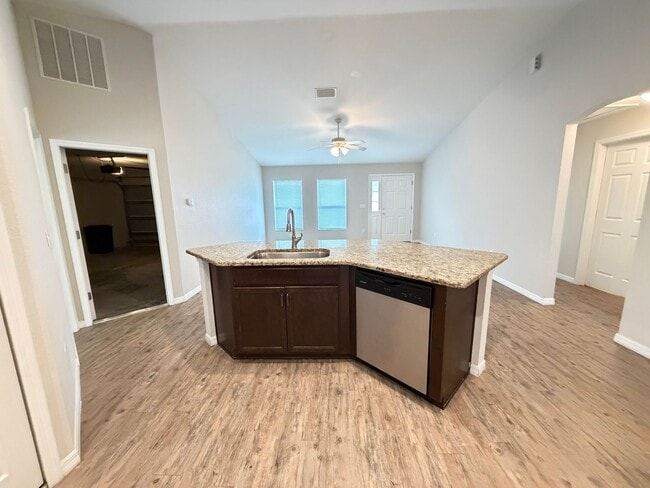 Building Photo - Awesome 3 BD/2BA Home in Beautiful Ocala!!!