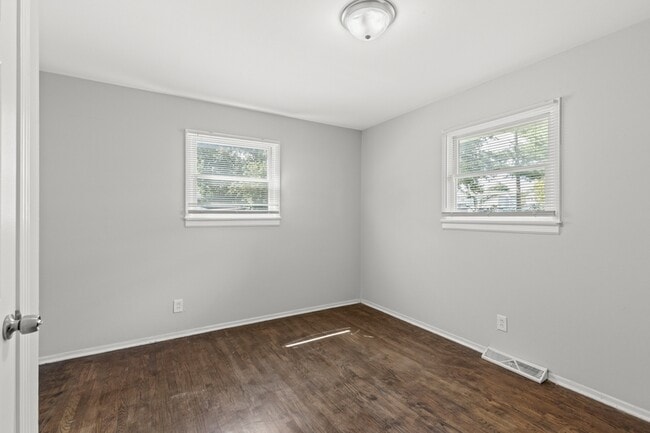 Building Photo - 1517 Lincoln Dr