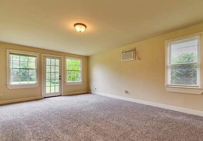 Building Photo - 4902 Valley Oak Dr