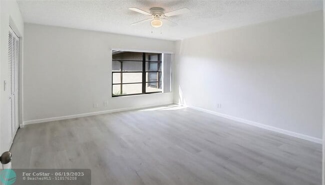 Building Photo - 2590 Coral Springs Dr