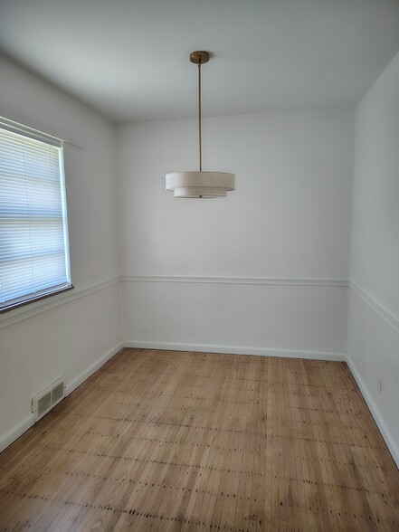 Building Photo - 1651 W 57th St
