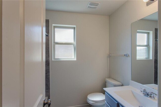 Building Photo - 6412 Laurencia Pl