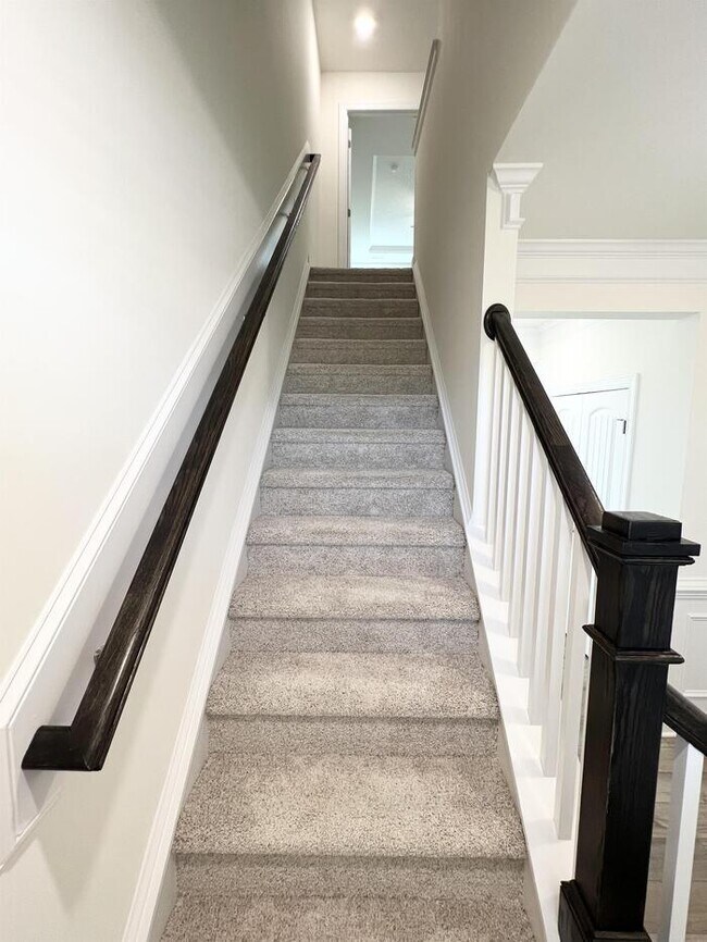 Building Photo - 324 Highview Dr