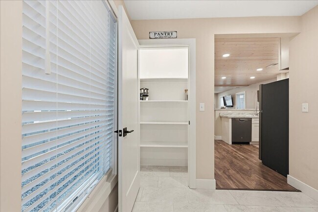 Building Photo - 1434 S Euclid Ave