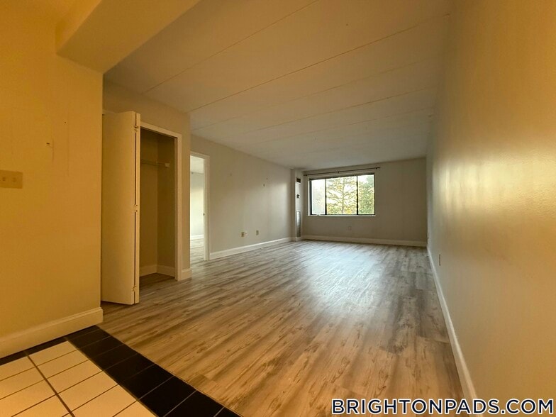 Building Photo - 1933 Commonwealth Ave