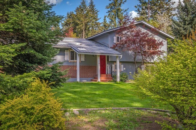 Building Photo - Emerald Estates 4 bed 2 bath with fenced yard