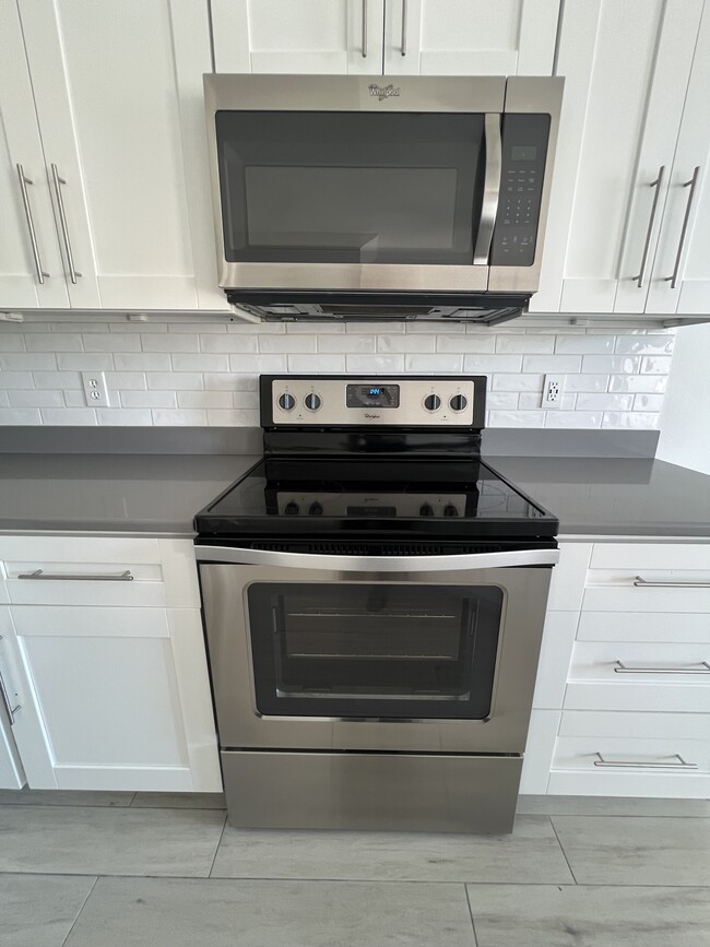 Building Photo - 563 Shoreham Ct NE
