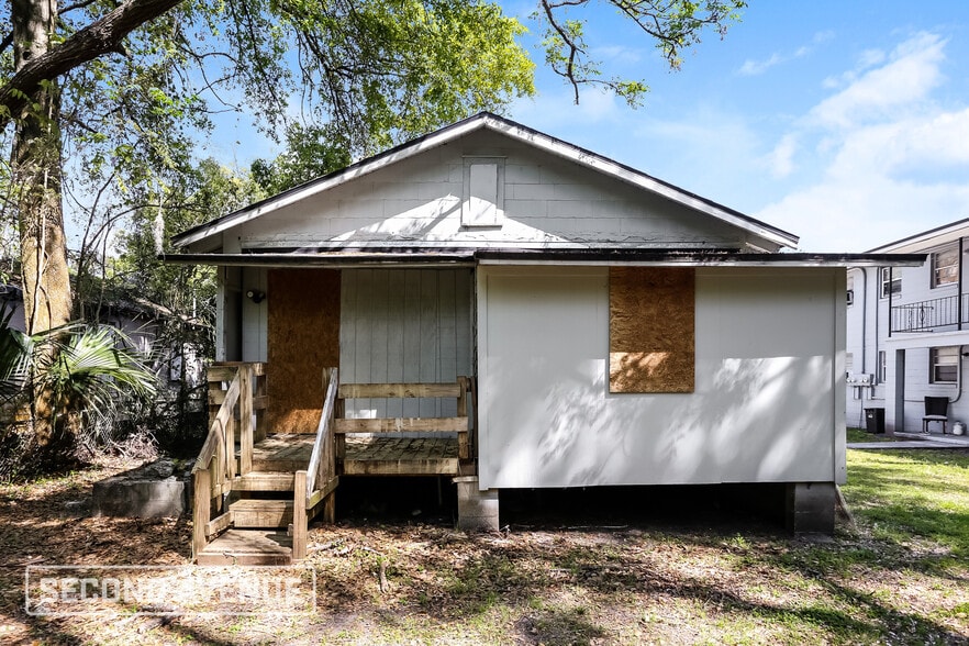 Building Photo - 1630 W 36th St