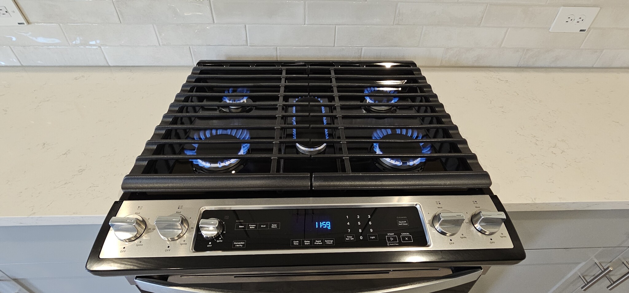 5 burner Gas Stove - 812 Martell Rd