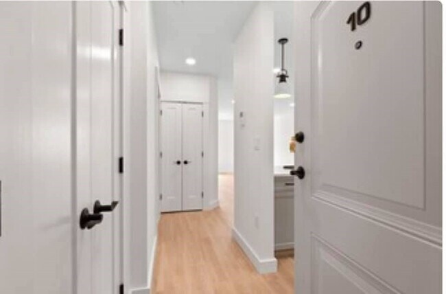 Building Photo - 301 North St