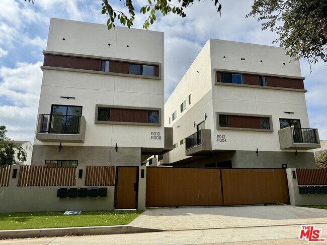 Building Photo - 11010 Hortense St