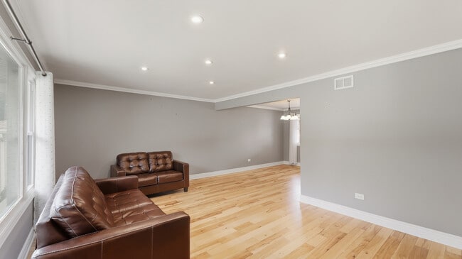 Building Photo - 8853 W 97th St