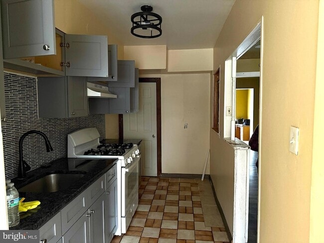 Building Photo - 2553 Carroll St