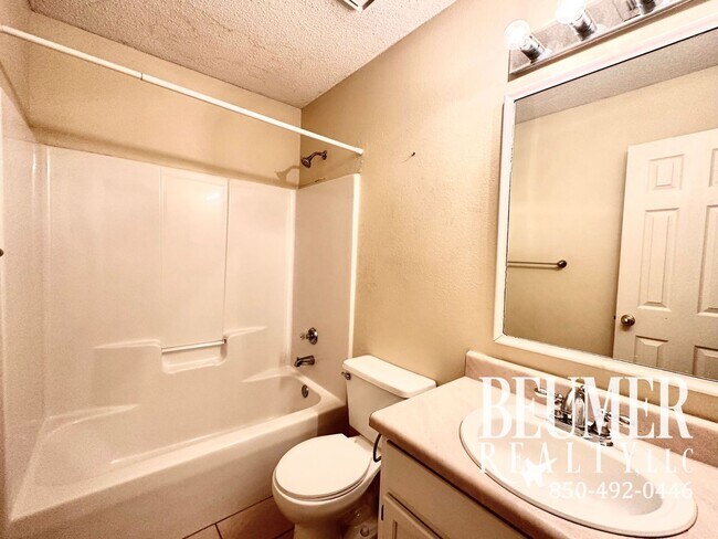 Building Photo - Beautiful 3Bed/2Bath Home Close to Correy Station