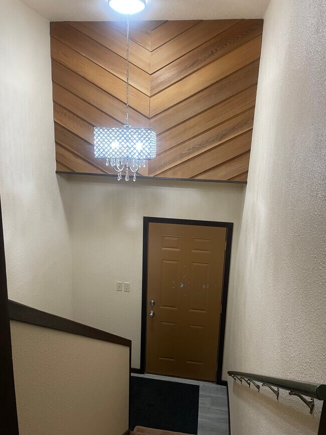 Building Photo - 1420 W South Park Ave