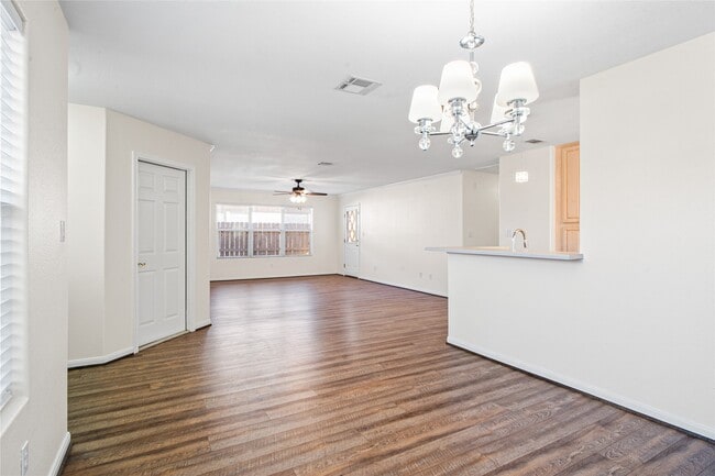 Building Photo - 2224 Shady Tree Ln