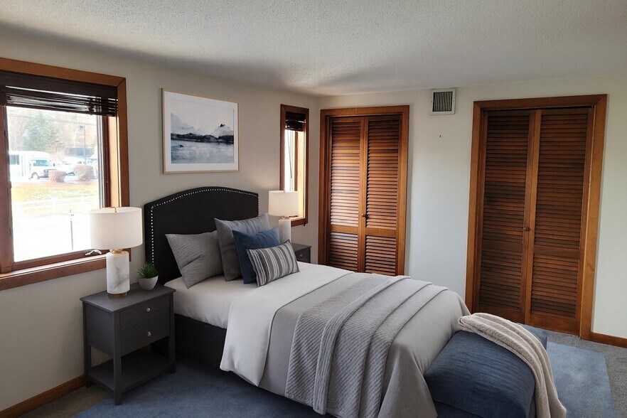 Building Photo - 33 River Front Dr