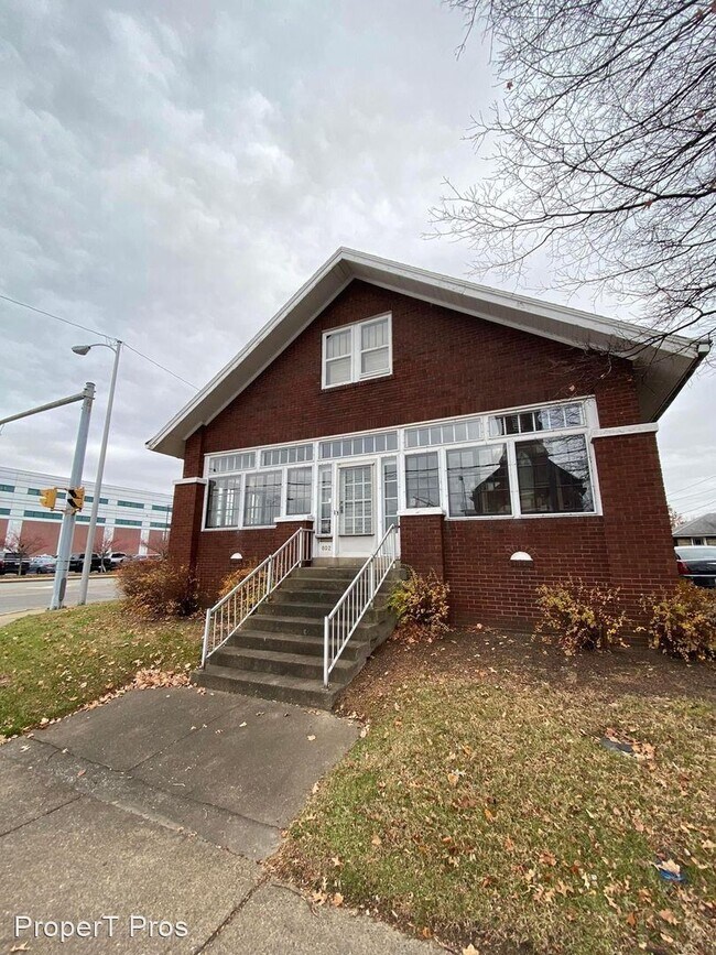 Primary Photo - 4 br, 3 bath House - 802 West Franklin Street