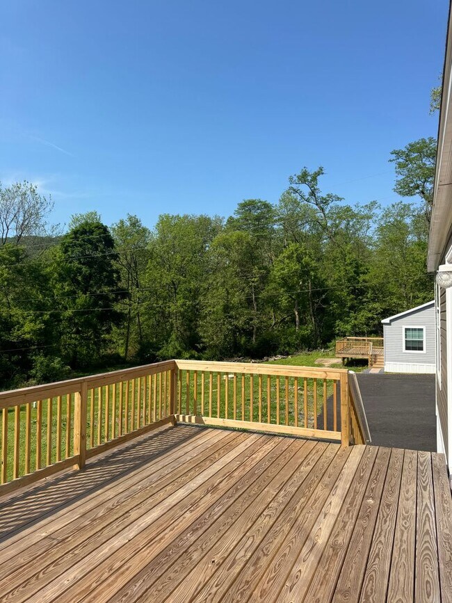 Building Photo - 465-7 Royal Manor Rd-