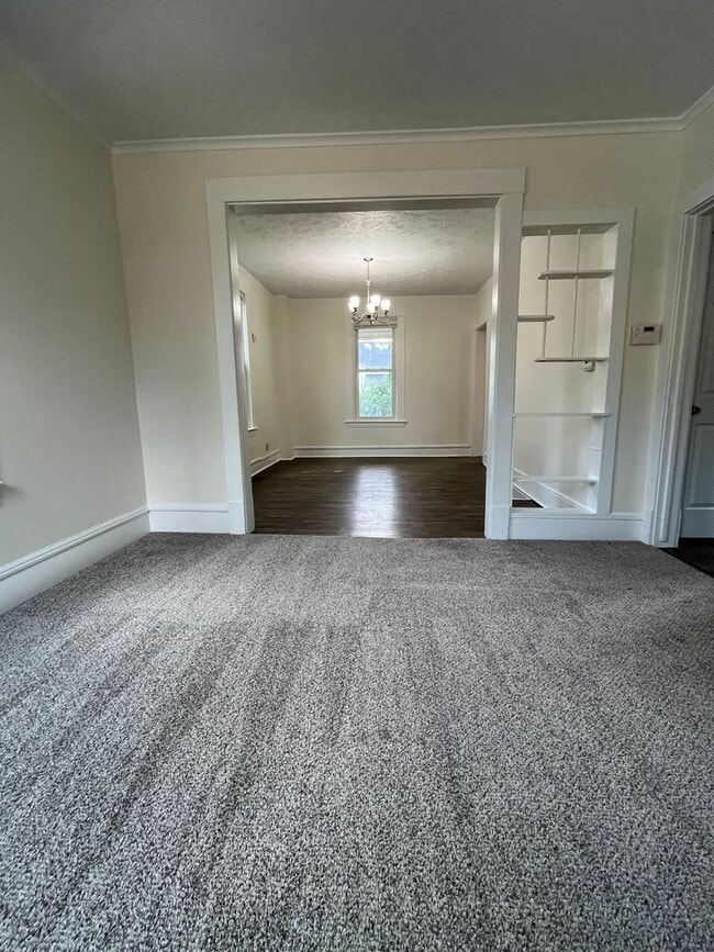 Building Photo - 3 Bedroom Eastown Home!