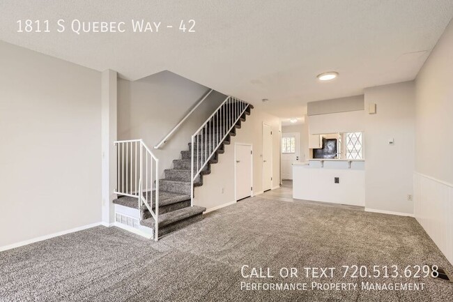 Building Photo - Freshly updated 2 Bed Townhome