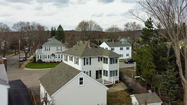 Building Photo - 116 Tolman St