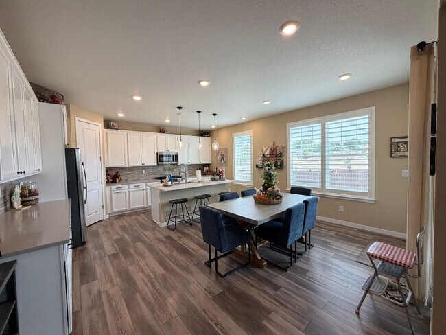 Building Photo - Exquisite Elizabeth Home