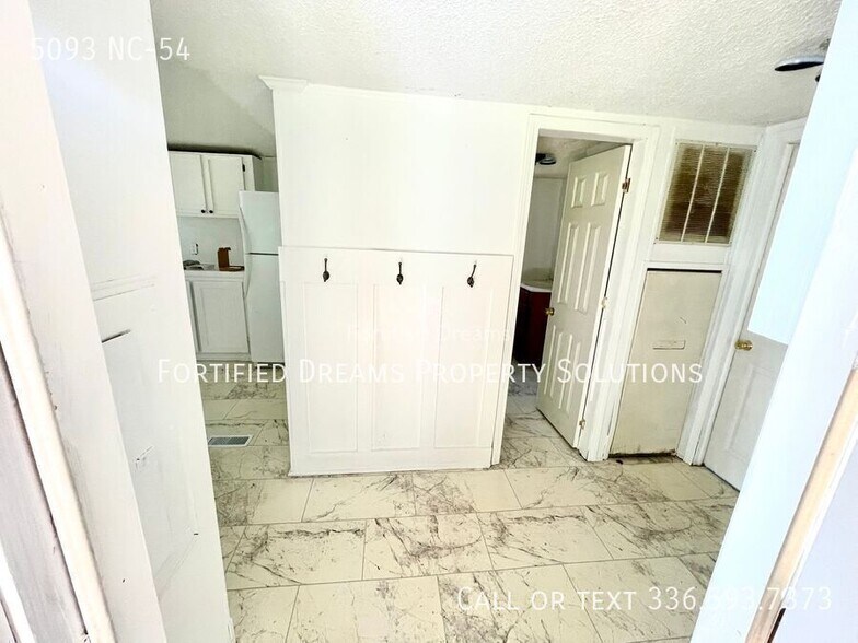 Building Photo - 5093 NC-54-