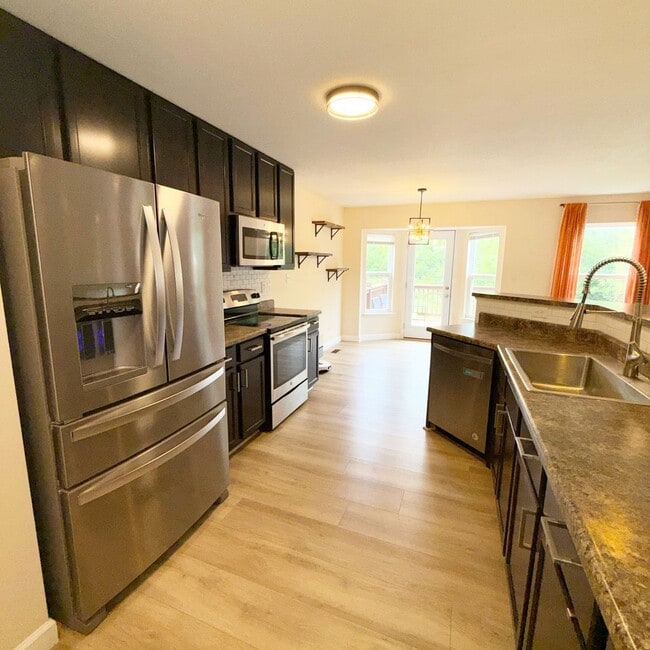 Building Photo - 569 Parkgate Dr