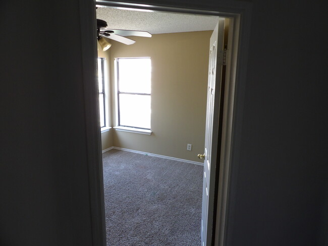 Building Photo - 6610 Beech Trail Dr
