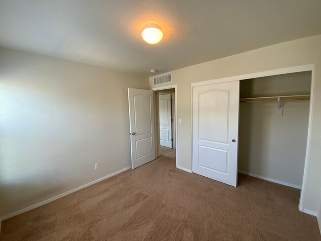 Building Photo - 4 Bedroom Home Available in Juan Tabo Hills!