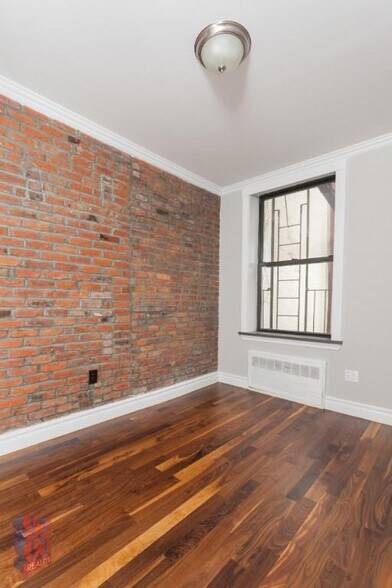 Building Photo - 233 E 29th St