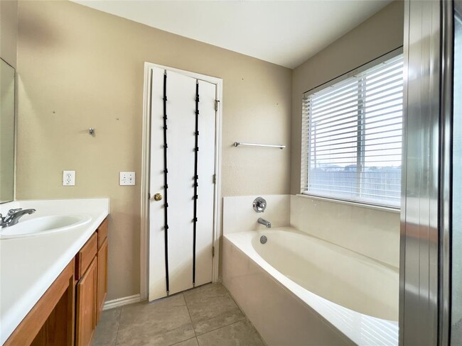 Building Photo - 318 Mitchell Dr