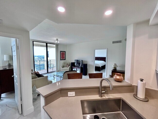 Building Photo - 888 Douglas Rd