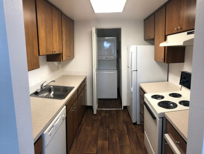 Building Photo - Kingcity Apartments