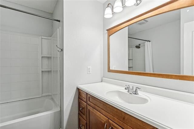 Building Photo - 620 Markham Dr