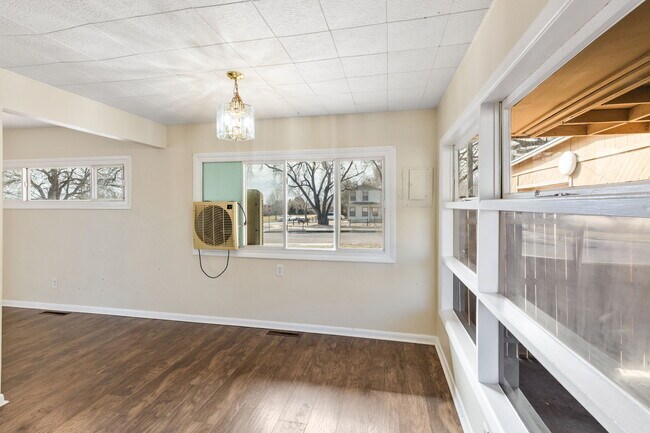 Building Photo - 2204 Cooper Ave