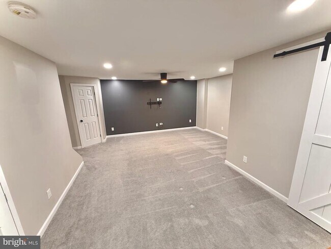 Building Photo - 104 Rover Ct