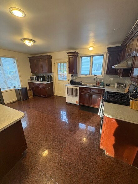 Building Photo - 309 Beacon St