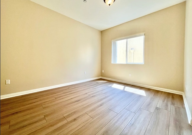 Building Photo - 22651 Del Valle St