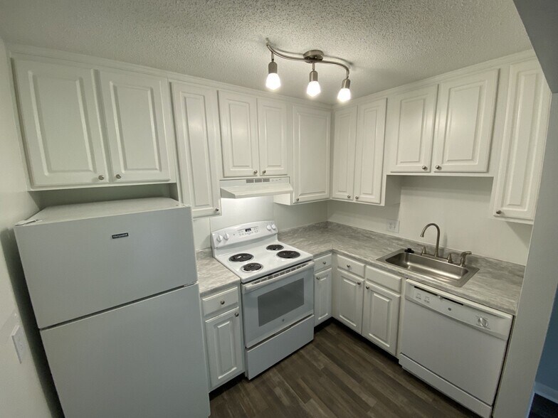 Building Photo - 1005 Hickory Hill Ln